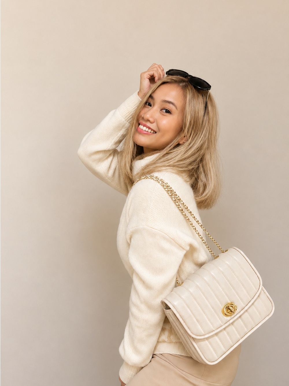 Coach Madison Shoulder Bag With Quilting in chalk off white with charm - Picture 2 of 16